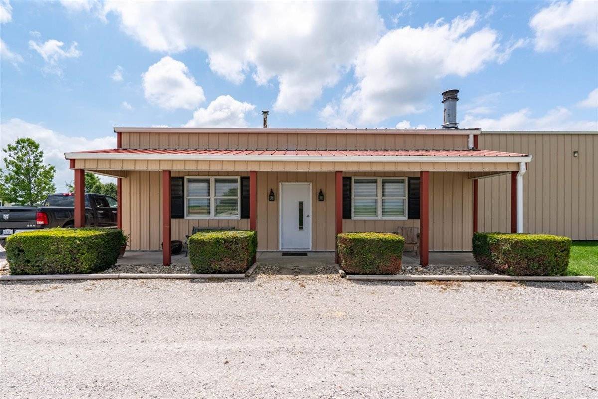 26151 E 2500 North RD, Lexington, IL 61753