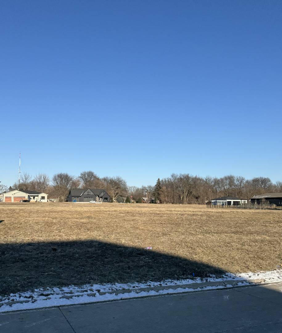 375 Ann AVE, Riverdale, IA 52722