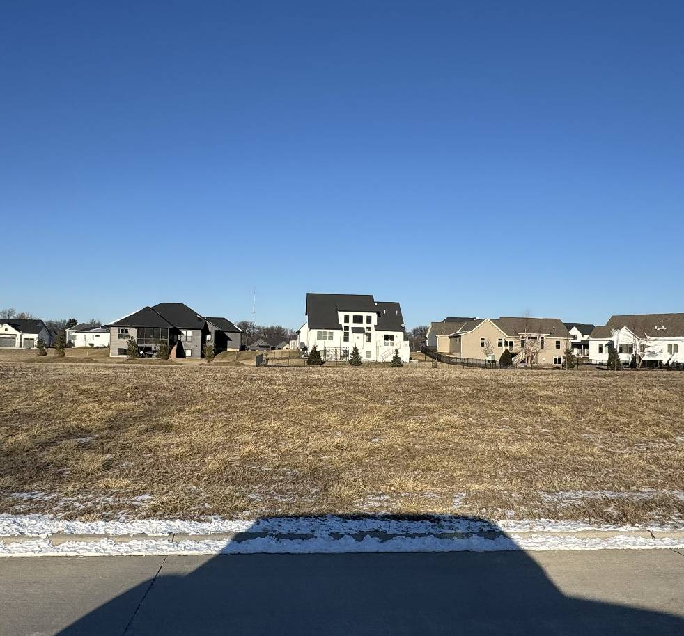 255 Mason DR, Riverdale, IA 52722