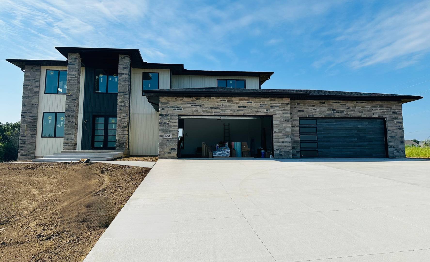 24013 185th ST, Bettendorf, IA 52722