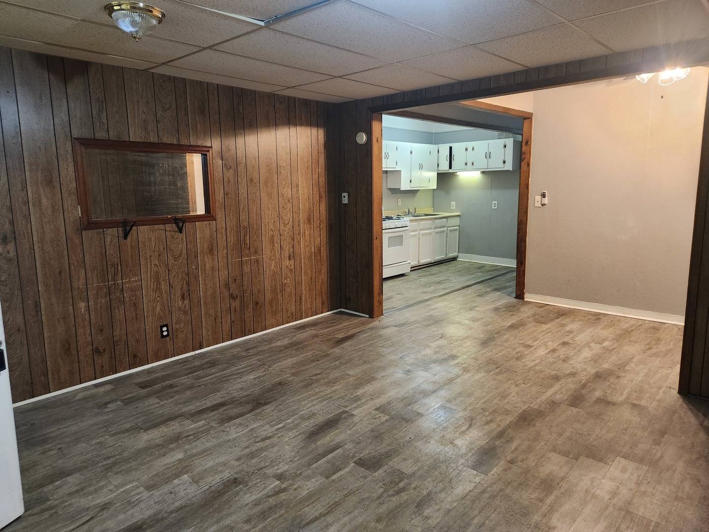 8 E Railroad ST, Sandwich, IL 60548