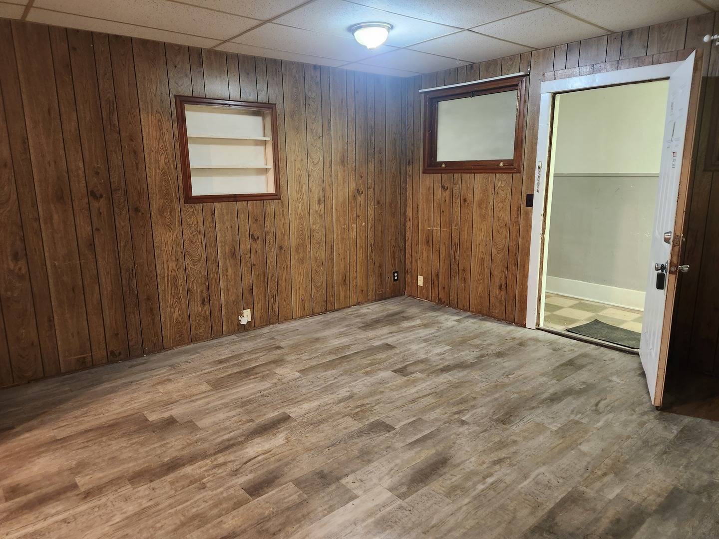 8 E Railroad ST, Sandwich, IL 60548