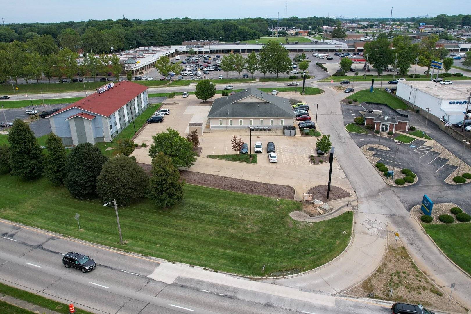 3131 N Water ST, Decatur, IL 62526