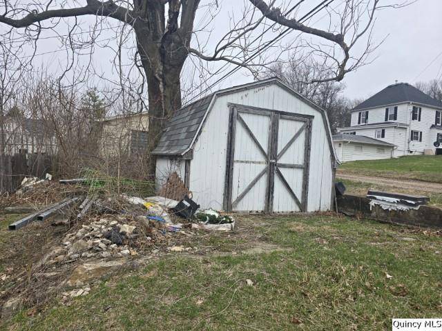 398 W 3rd, Dallas City, IL 62330