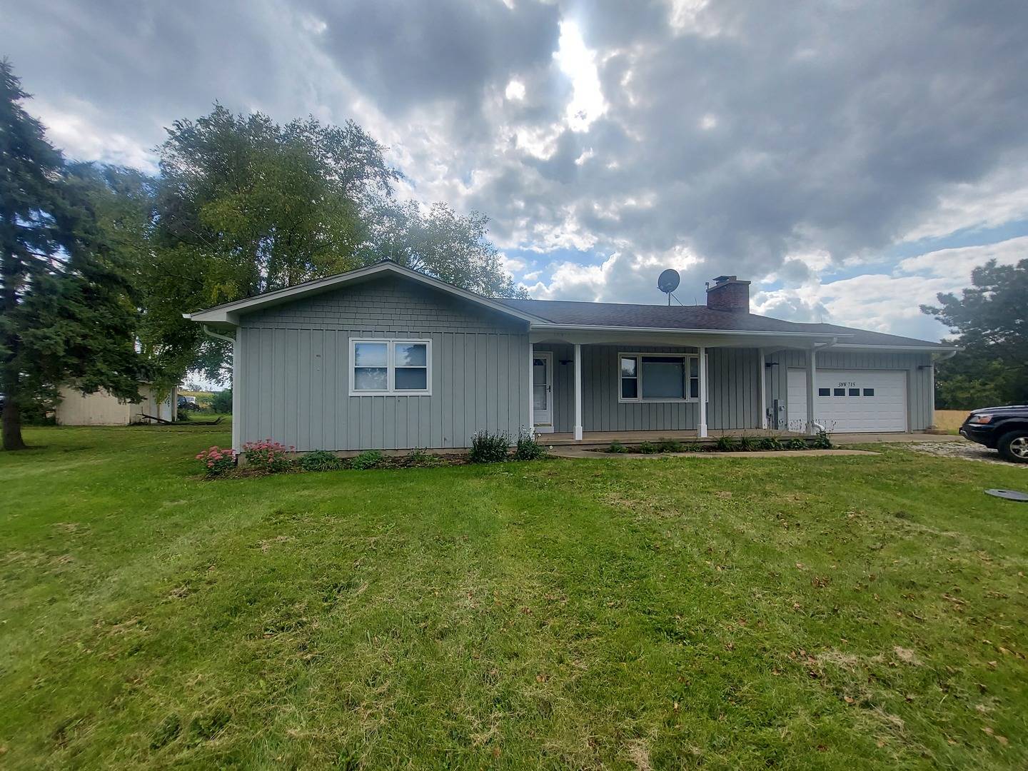 38w715 Huntley RD, West Dundee, IL 60118