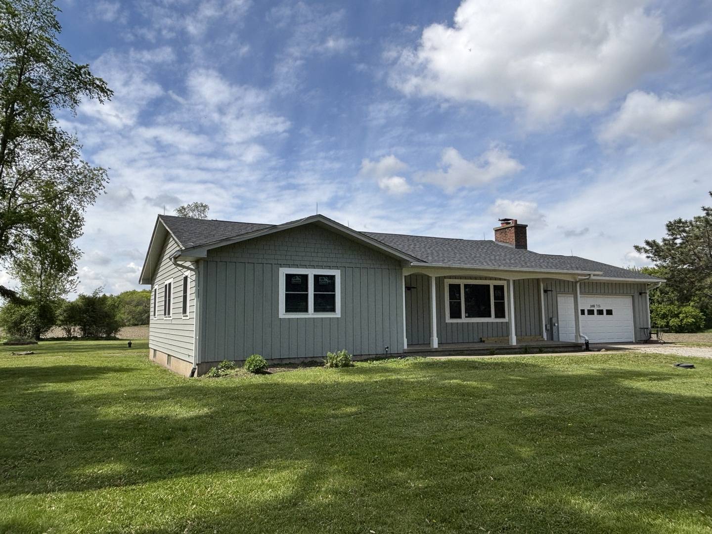 38w715 Huntley RD, West Dundee, IL 60118