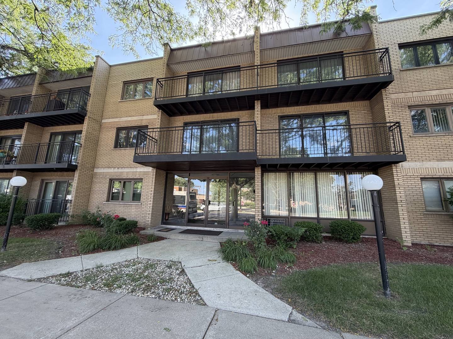 10002 S Pulaski RD #207, Oak Lawn, IL 60453