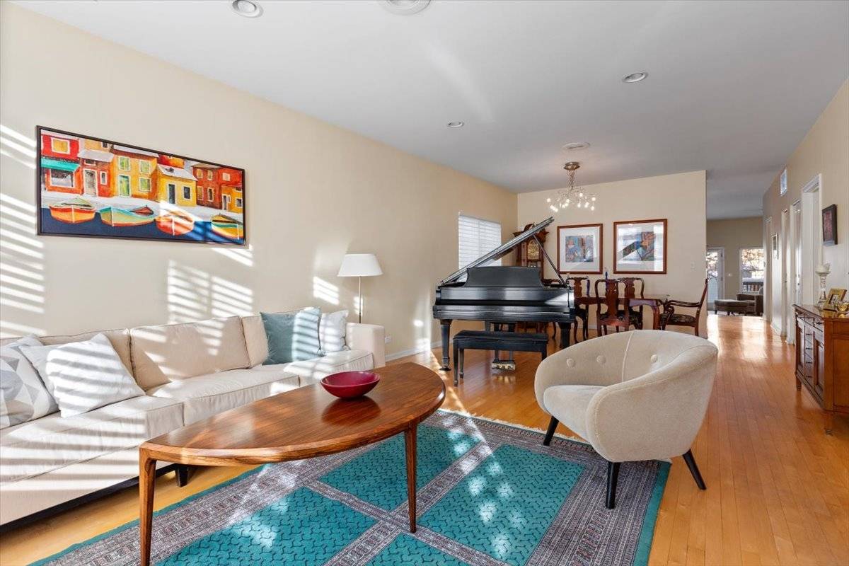 332 W Goethe ST, Chicago, IL 60610