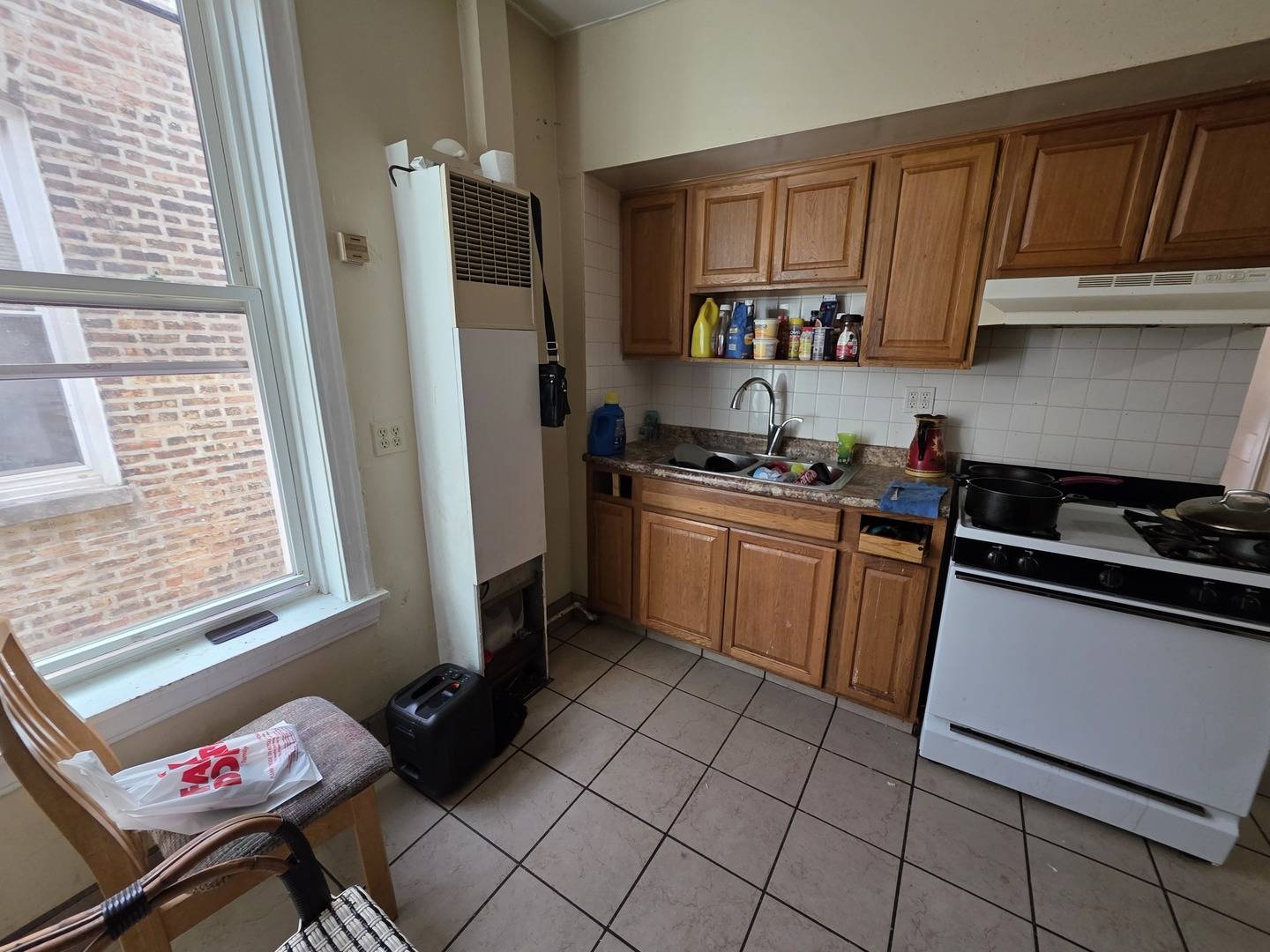 3742 W Montrose AVE, Chicago, IL 60618
