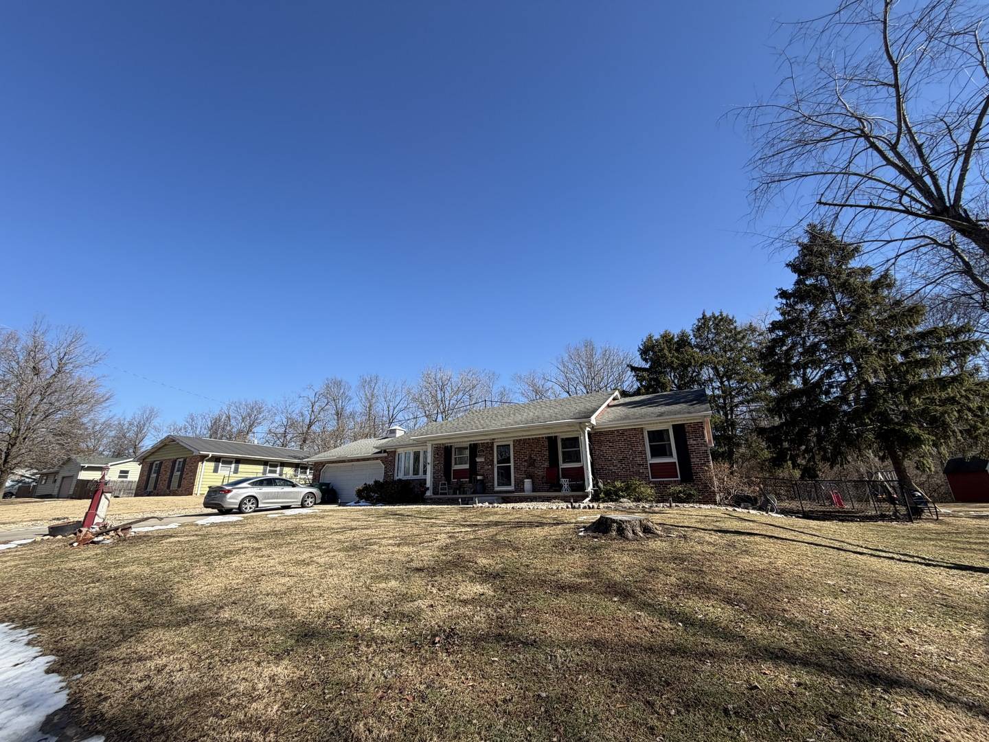 952 N Linden AVE, Decatur, IL 62522