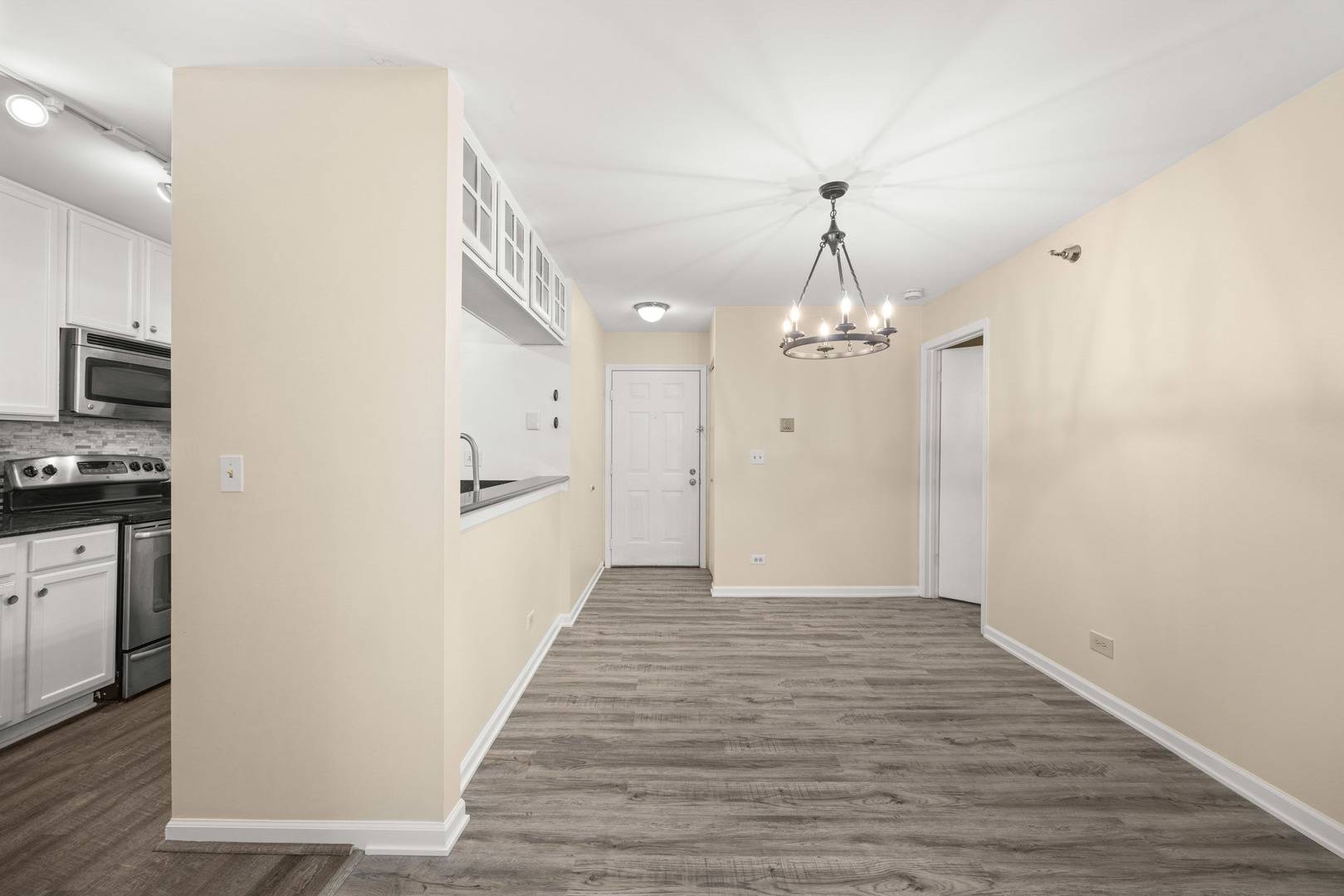 214 Glengarry DR #201, Bloomingdale, IL 60108