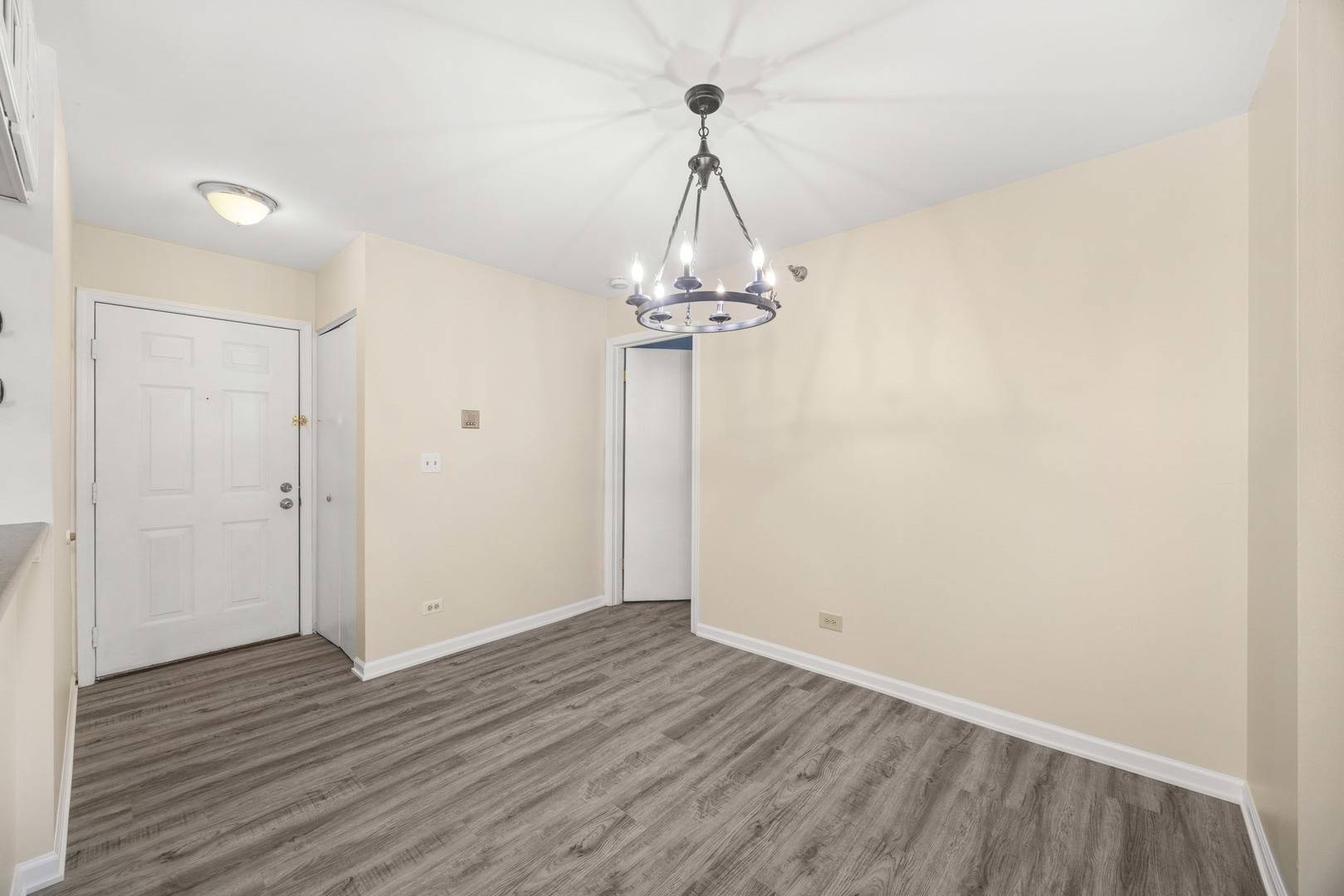 214 Glengarry DR #201, Bloomingdale, IL 60108