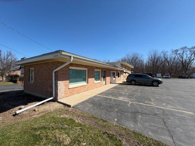 1212 N Seminary AVE, Woodstock, IL 60098