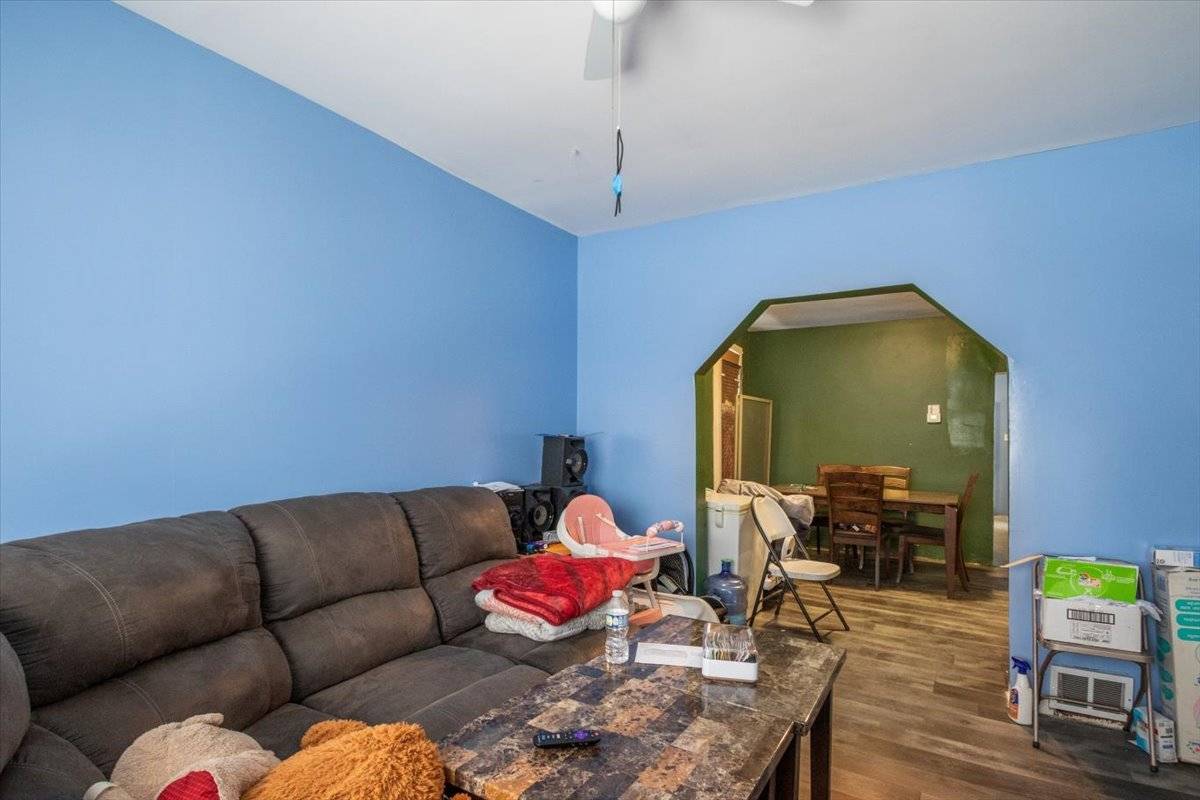 6027 S Loomis BLVD, Chicago, IL 60636