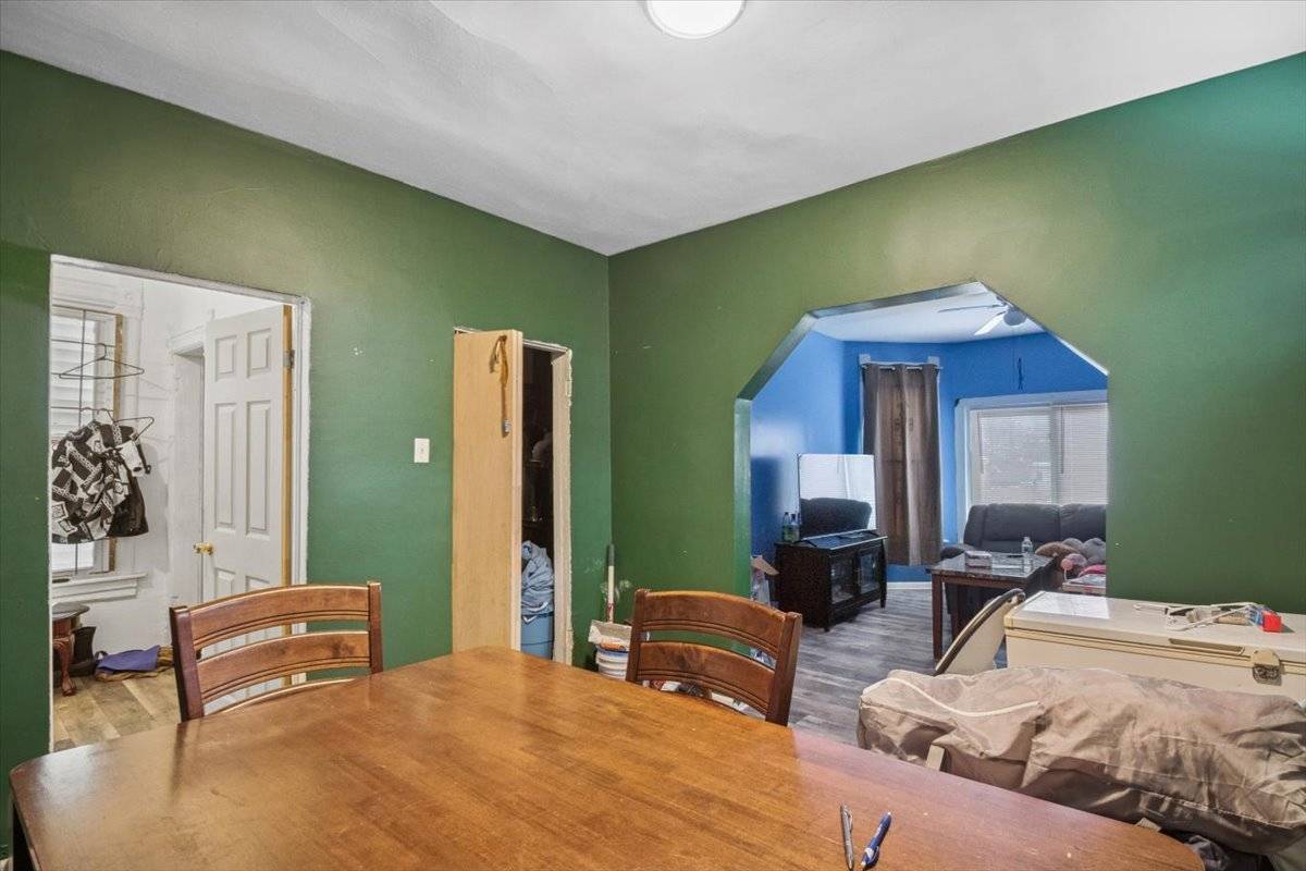6027 S Loomis BLVD, Chicago, IL 60636