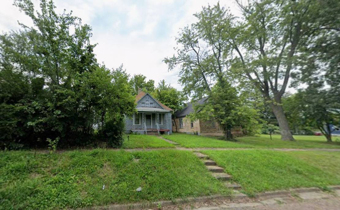 960 W Green ST, Decatur, IL 62522
