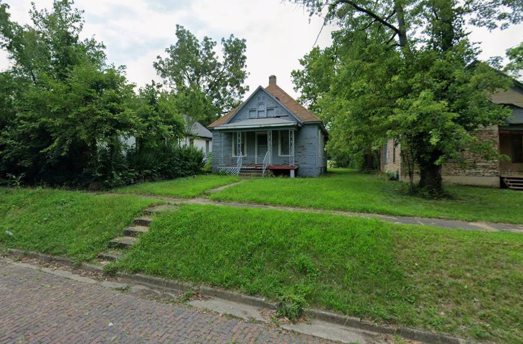 960 W Green ST, Decatur, IL 62522