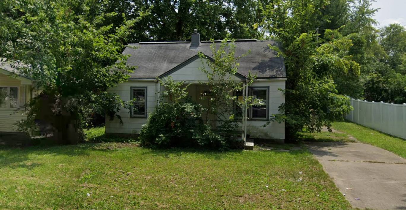 1557 W Center ST, Decatur, IL 62526
