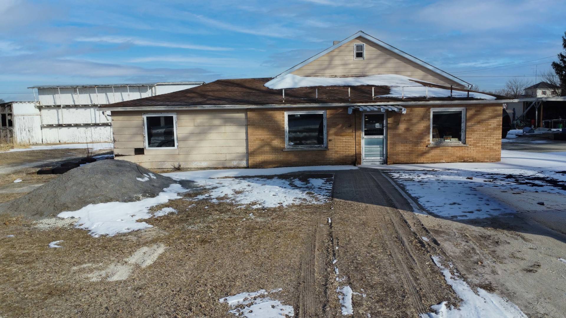 7429 E Chinquy, St. Anne, IL 60964