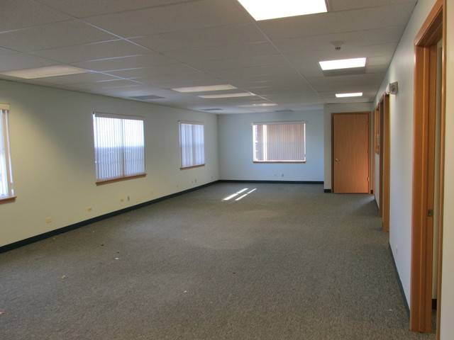 725 E Irving Park RD, Roselle, IL 60172
