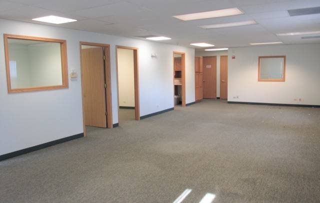 725 E Irving Park RD, Roselle, IL 60172