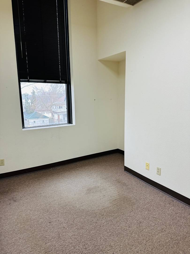 773 W Lincoln BLVD #301, Freeport, IL 61032