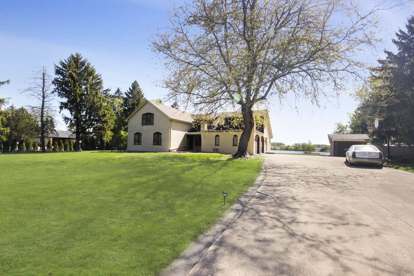 3321 E Reichert DR, Crete, IL 60417