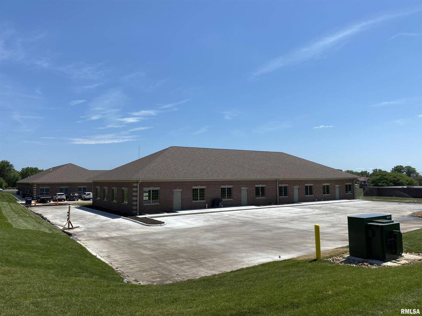 3648 UTICA RIDGE RD, Bettendorf, IA 52722