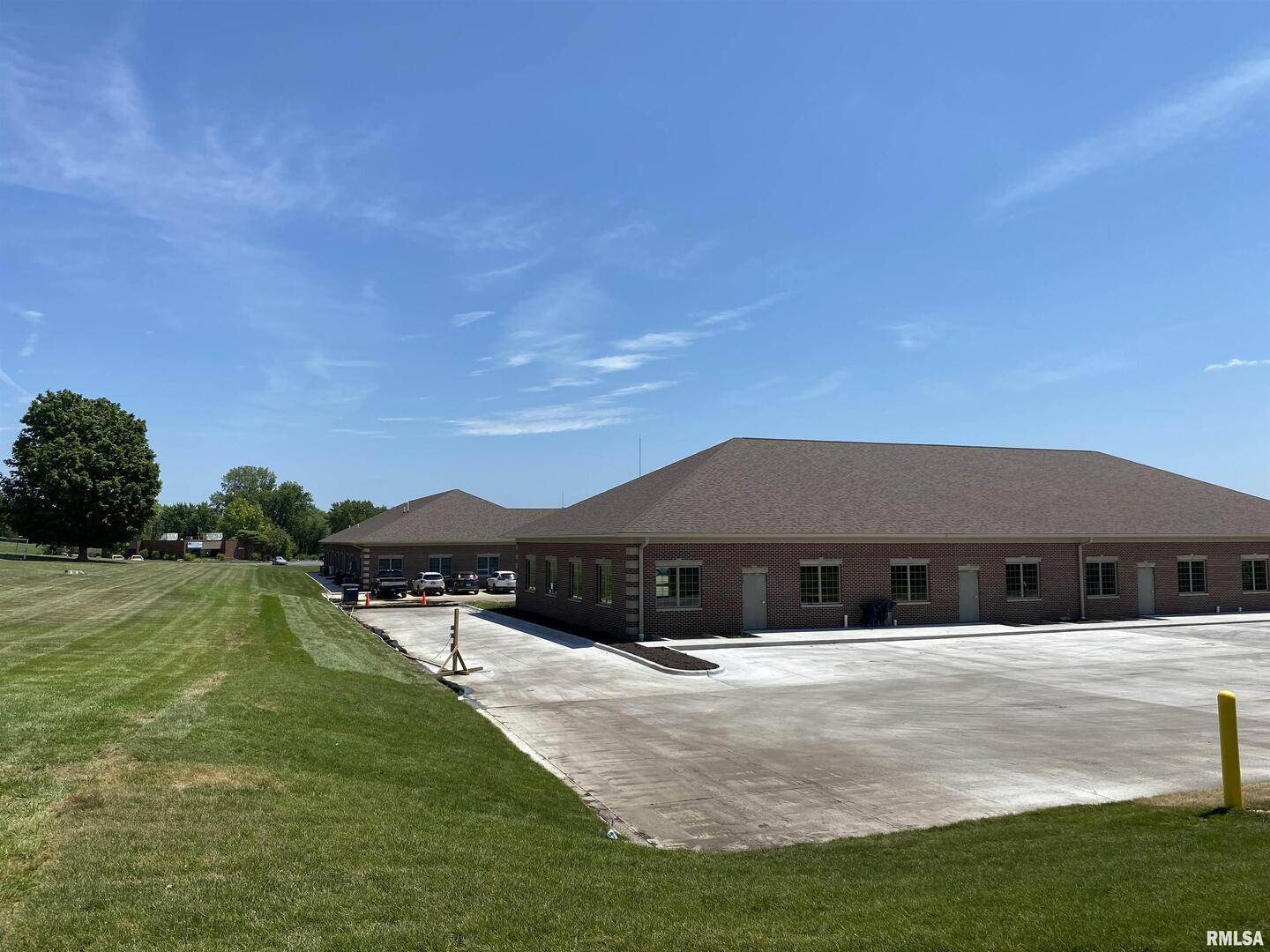 3648 UTICA RIDGE RD, Bettendorf, IA 52722