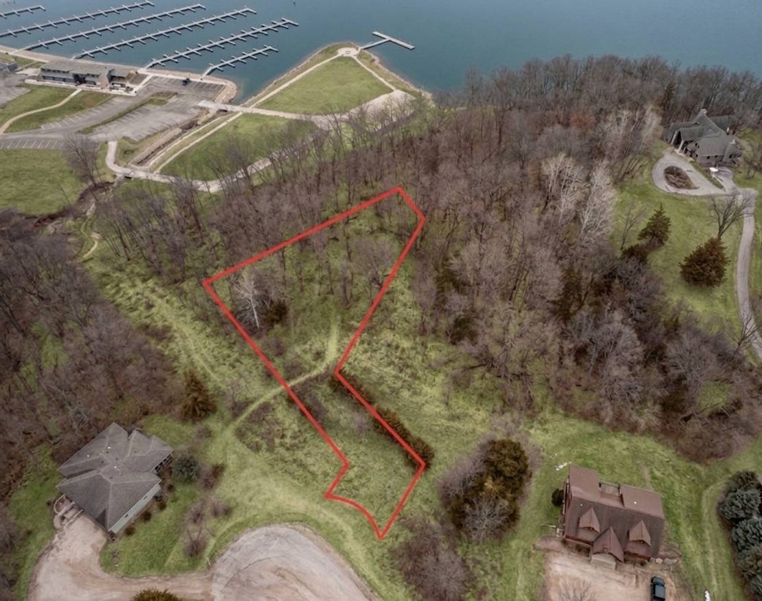 2 Waterford DR, Galena, IL 61036