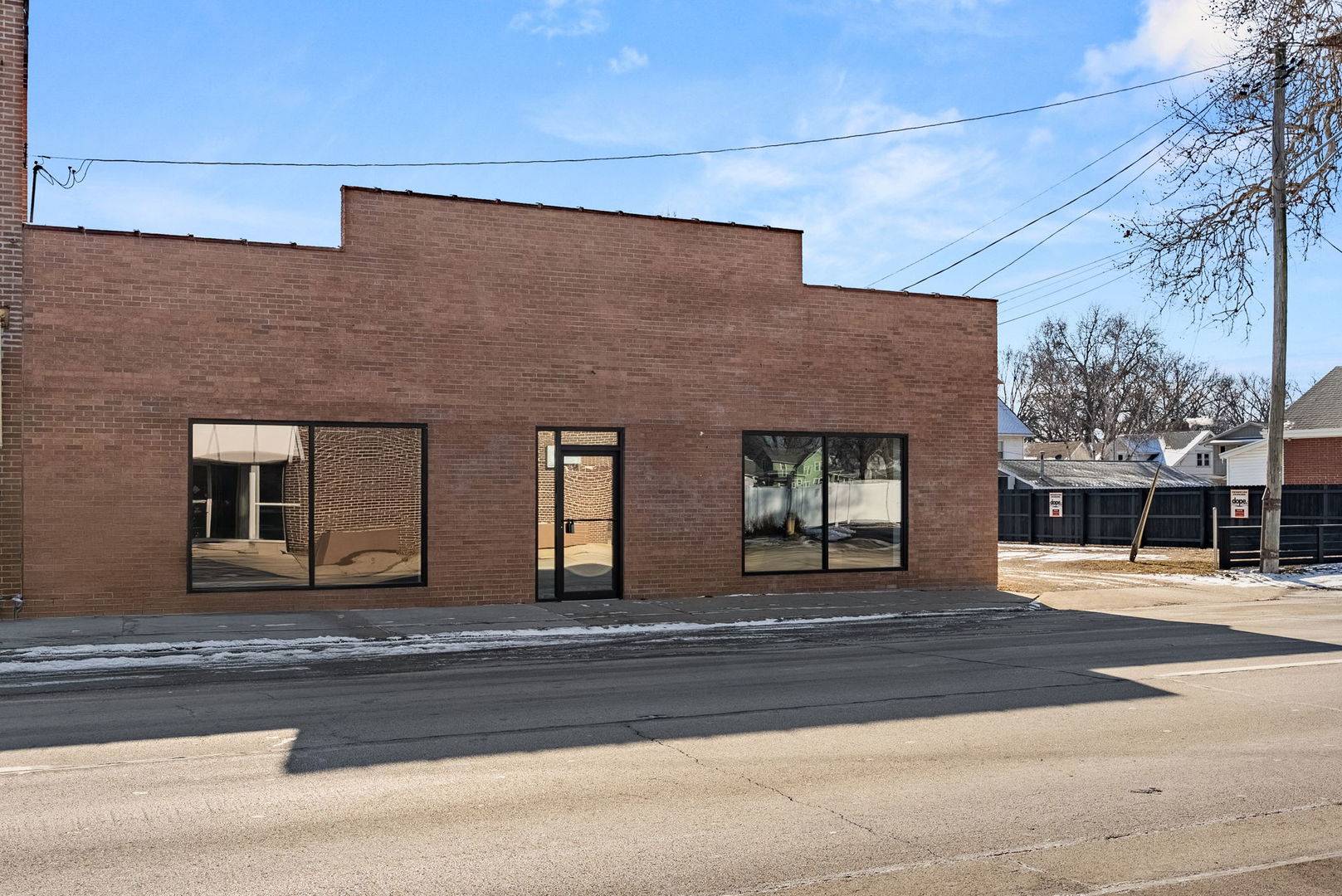1207 E 4th ST, Sterling, IL 61081