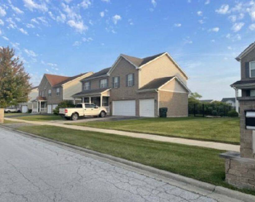 2285 Queensbridge DR, Lynwood, IL 60411