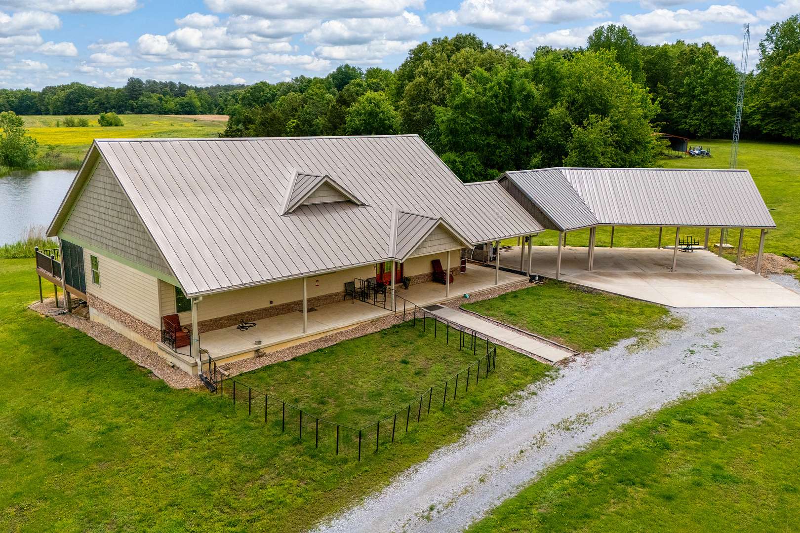 3350 N McGeesville RD, Carbondale, IL 62902