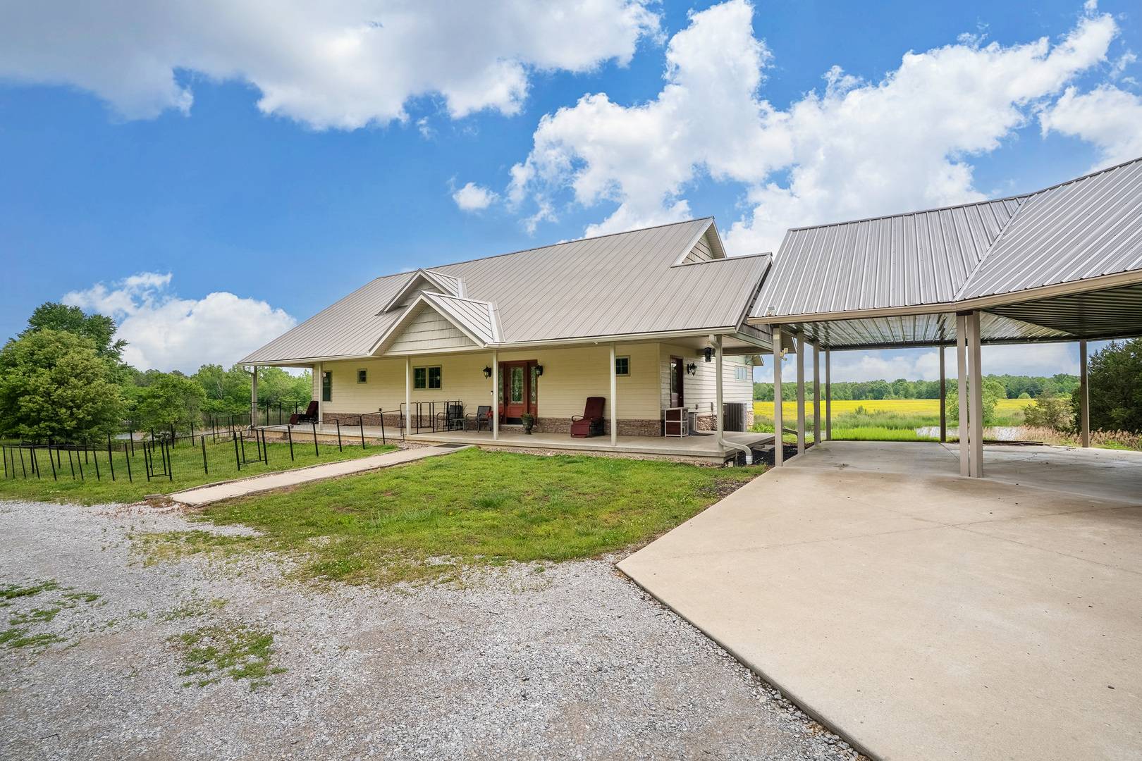 3350 N McGeesville RD, Carbondale, IL 62902