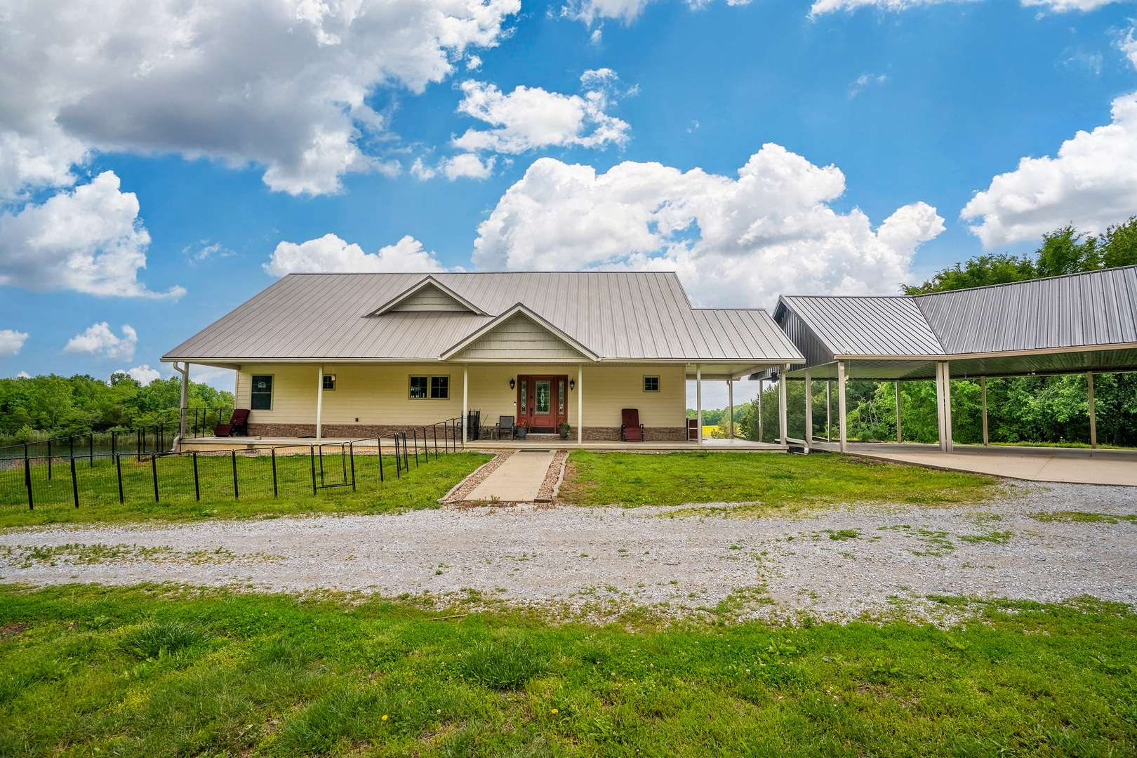 3350 N McGeesville RD, Carbondale, IL 62902