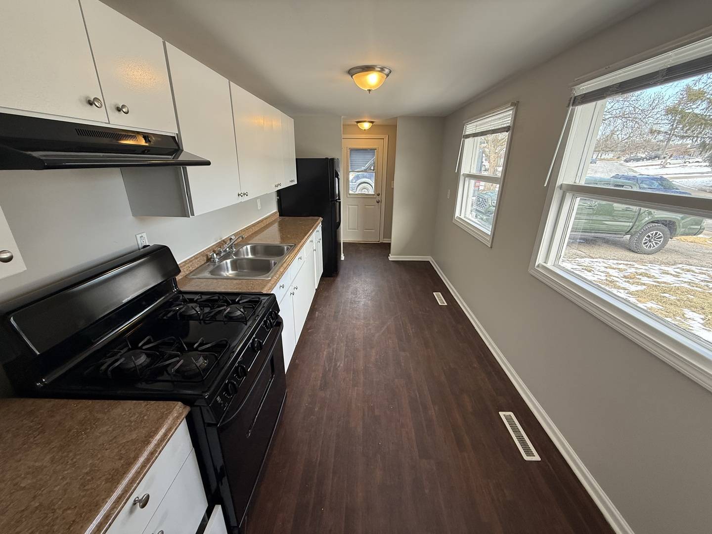 636 Jefferson AVE, Carpentersville, IL 60110
