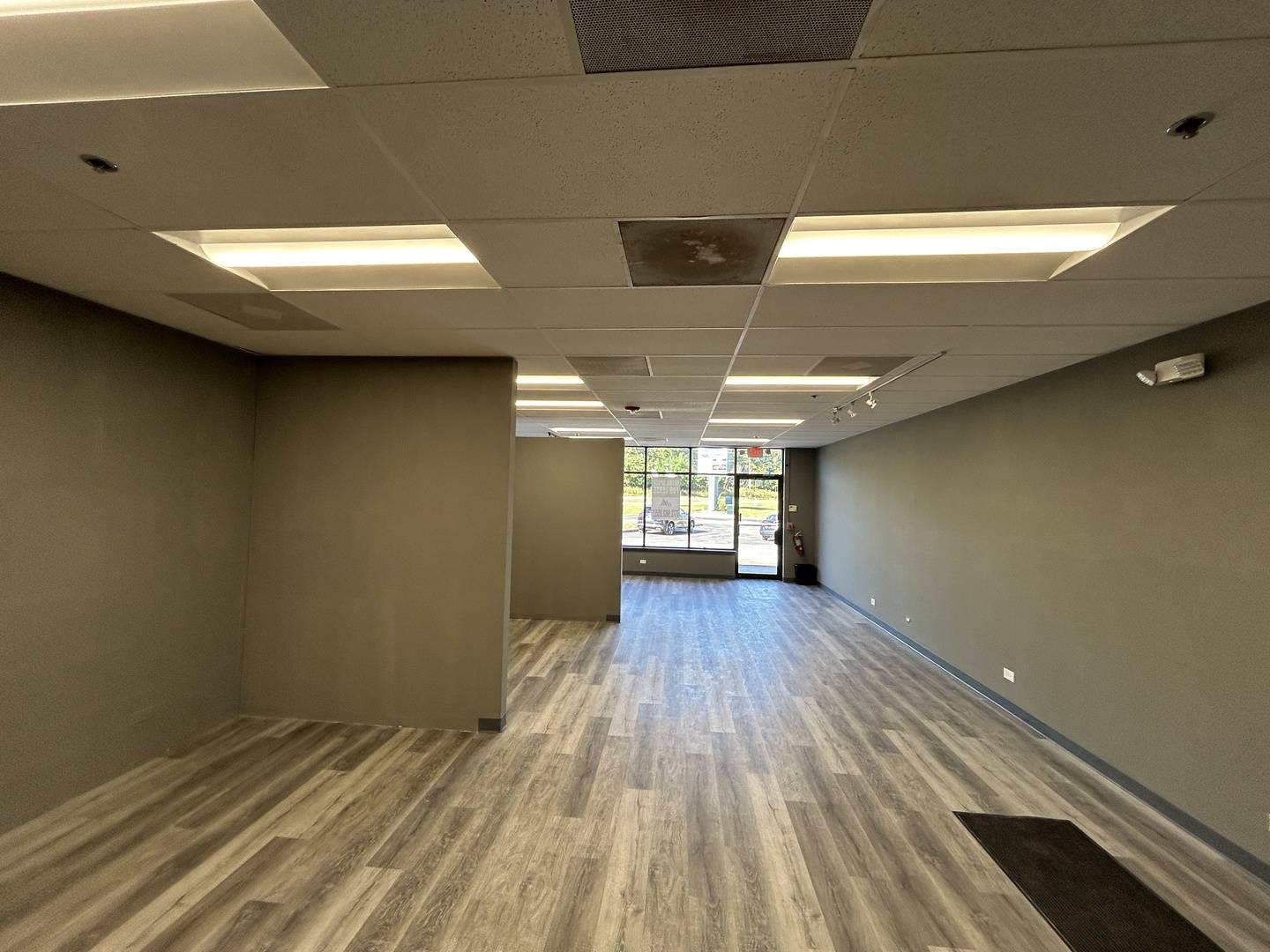 1520 W Algonquin RD, Palatine, IL 60067