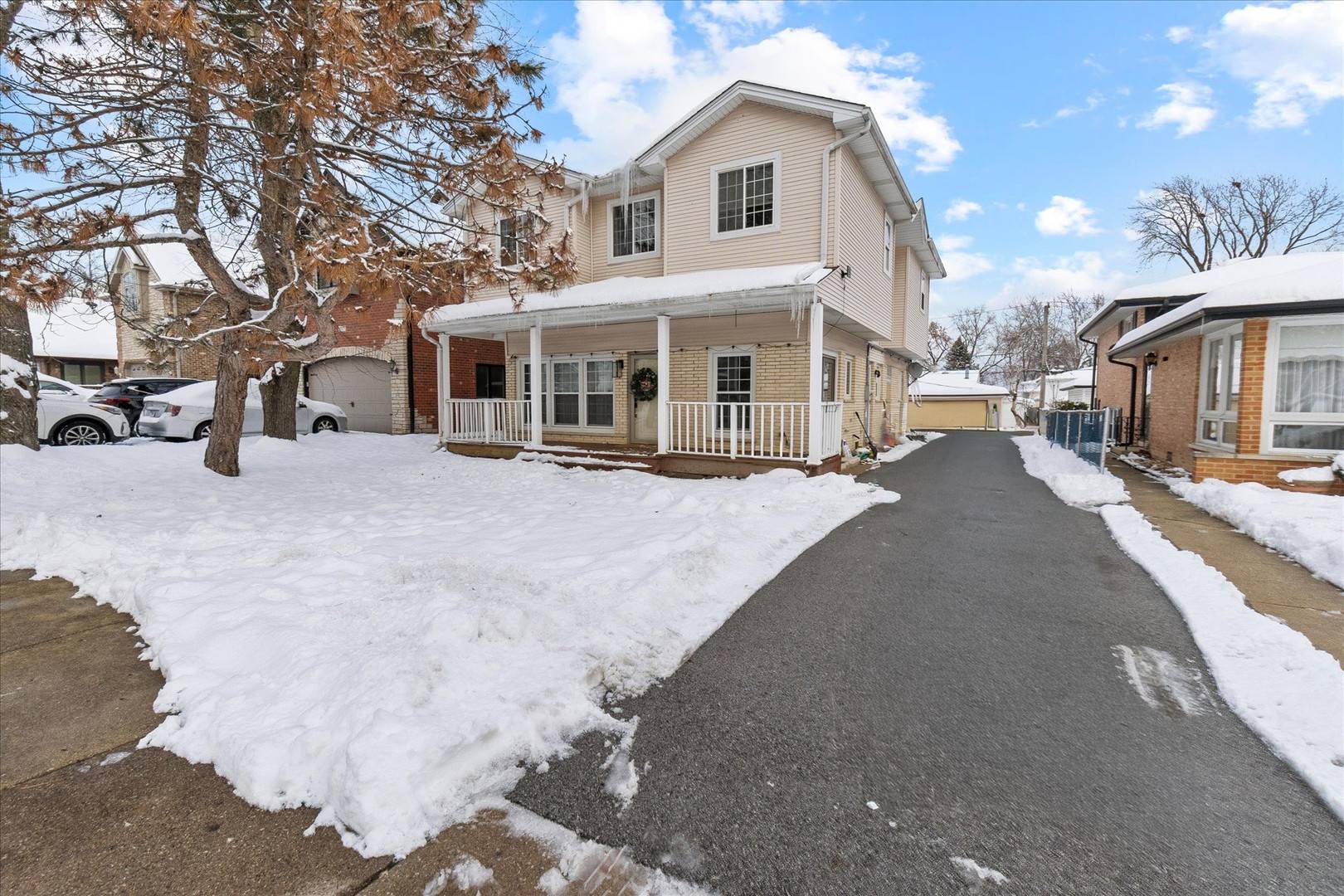 9341 S 82nd AVE, Hickory Hills, IL 60457