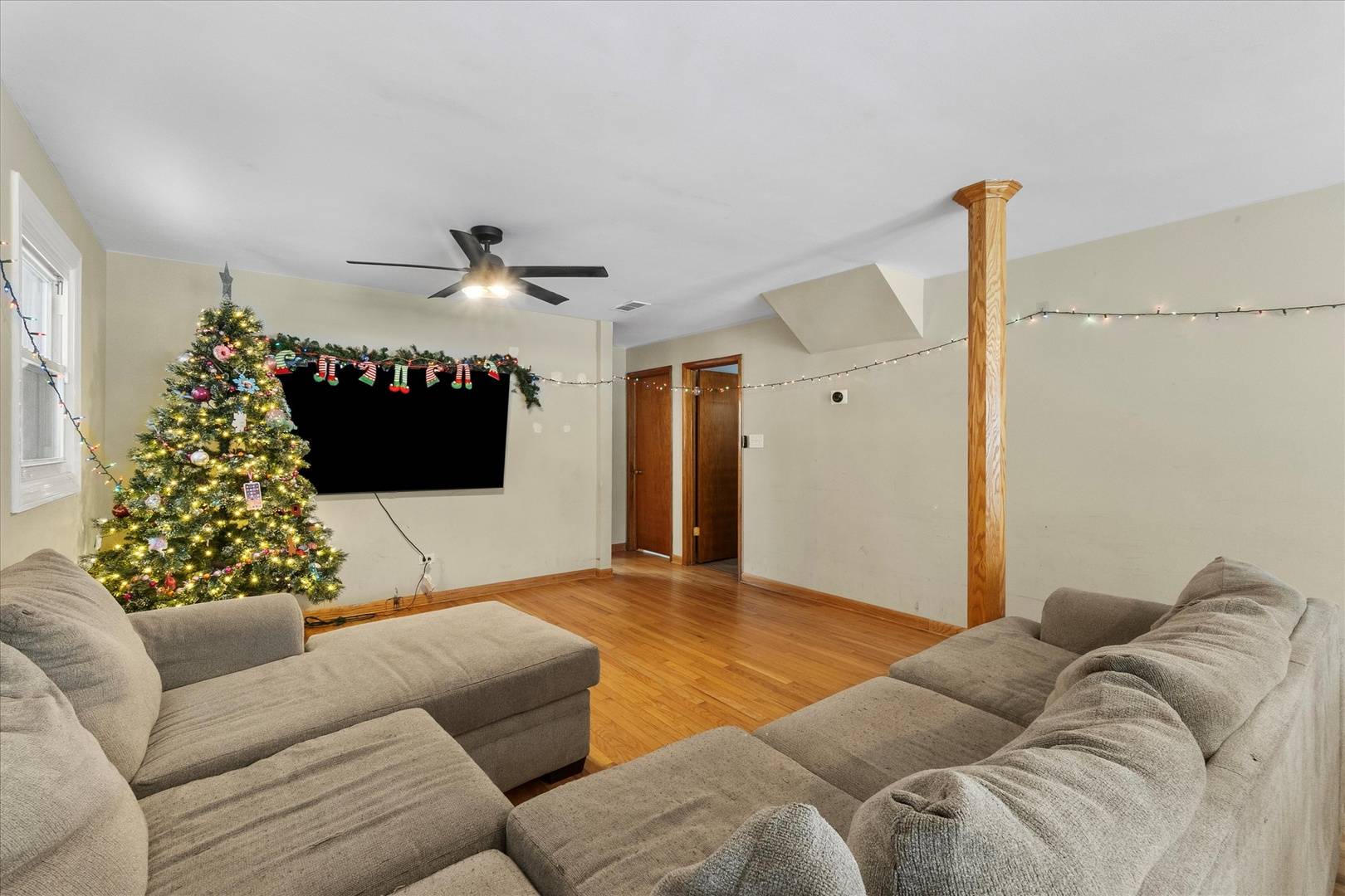 9341 S 82nd AVE, Hickory Hills, IL 60457