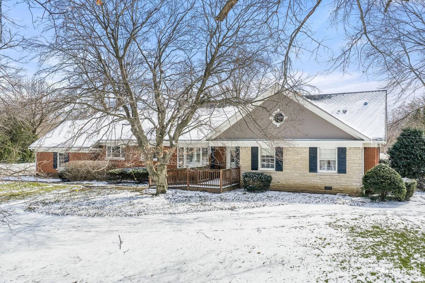 116 E Farnham LN, Wheaton, IL 60189