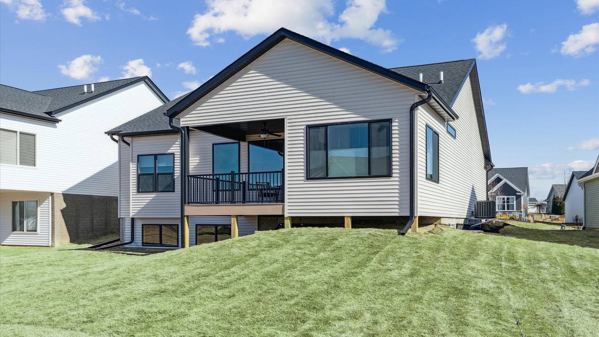 6214 College AVE, Davenport, IA 52807