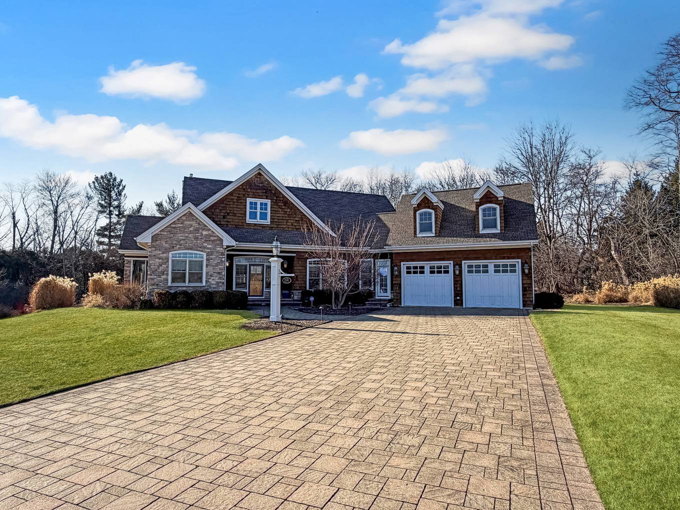 1121 Lawn PL, Freeport, IL 61032
