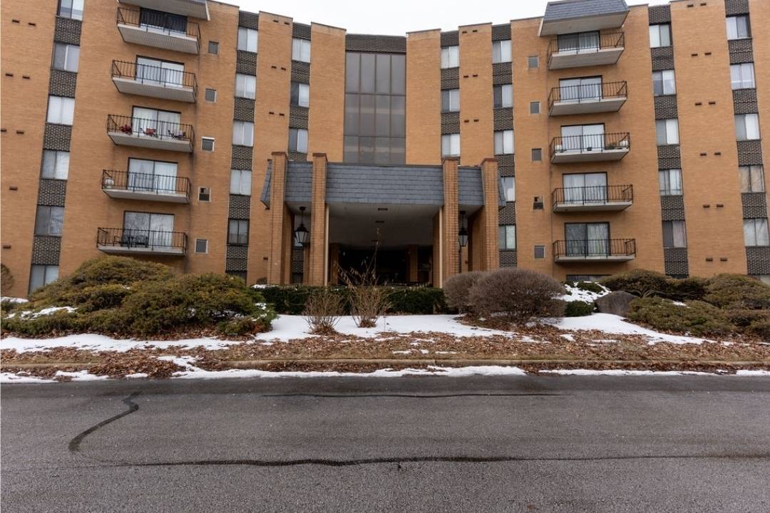 700 N BRUCE LN #616, Glenwood, IL 60425