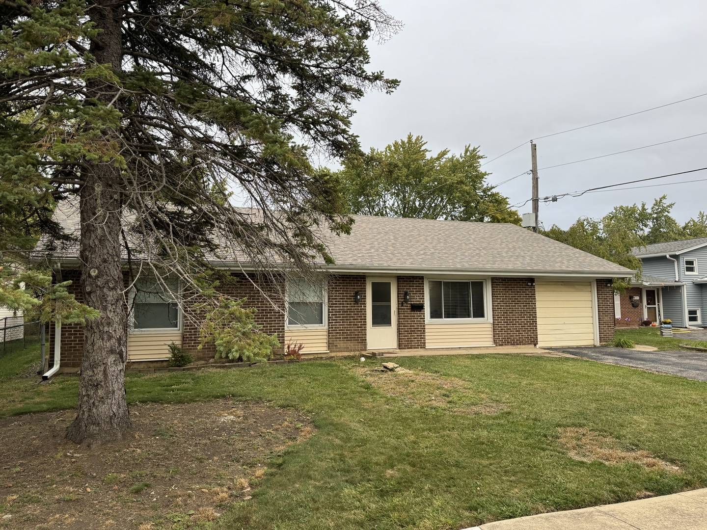 7815 Carlisle DR, Hanover Park, IL 60133