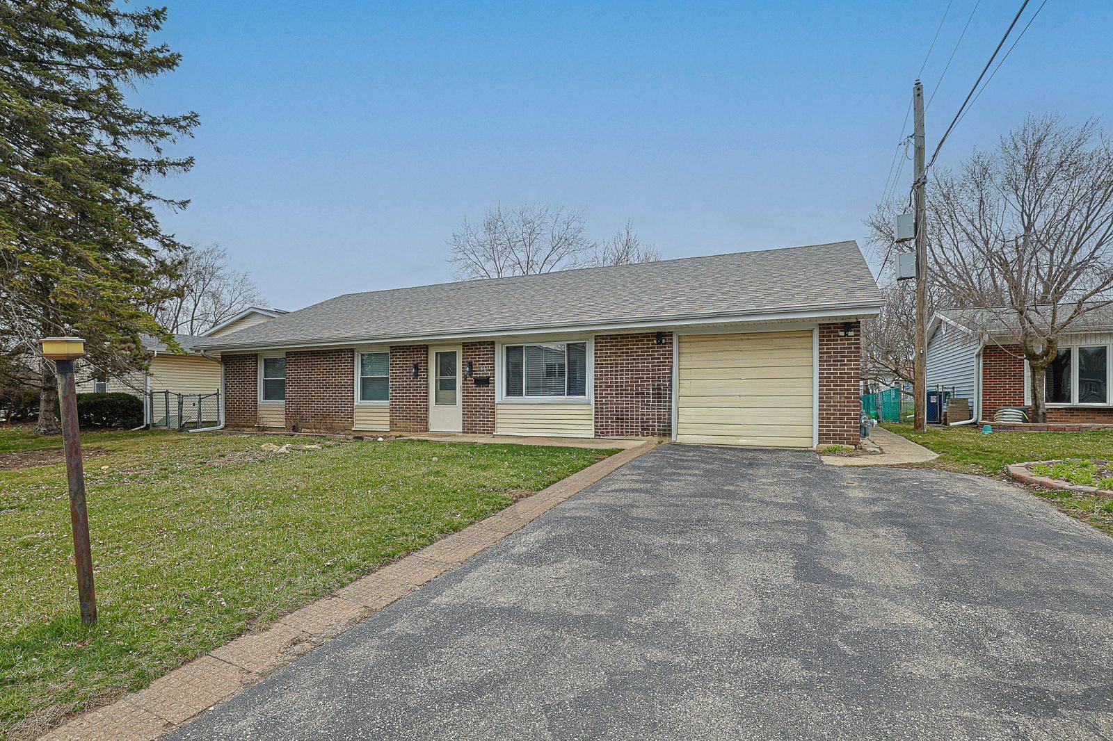7815 Carlisle DR, Hanover Park, IL 60133