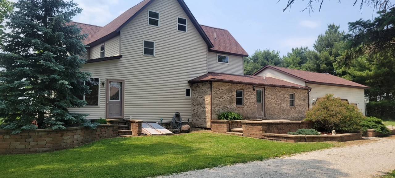 382 Keigwin RD, Walnut, IL 61376