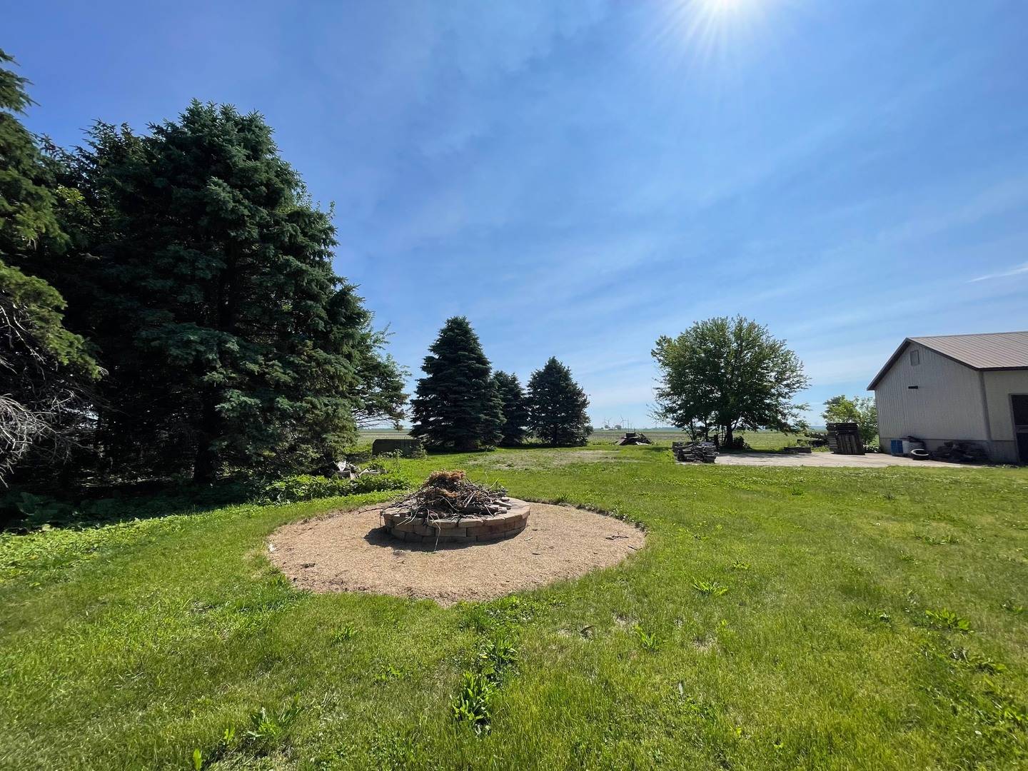 382 Keigwin RD, Walnut, IL 61376