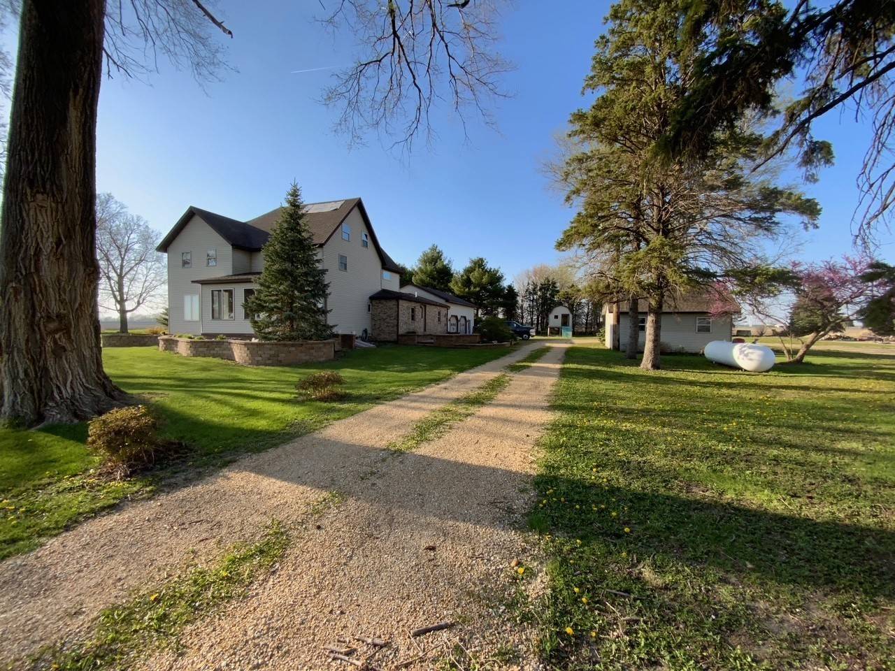 382 Keigwin RD, Walnut, IL 61376