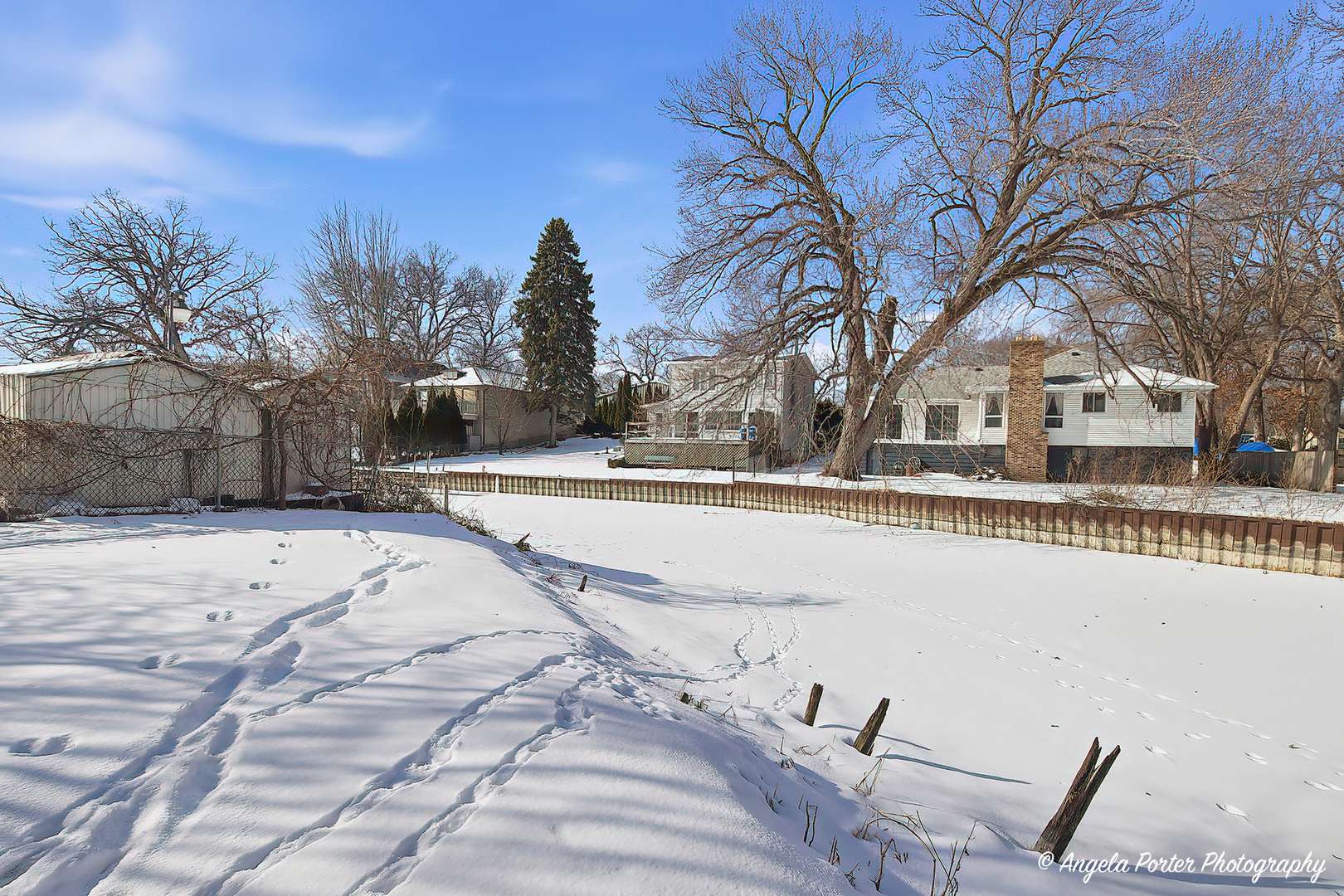 39450 N Circle AVE, Antioch, IL 60002