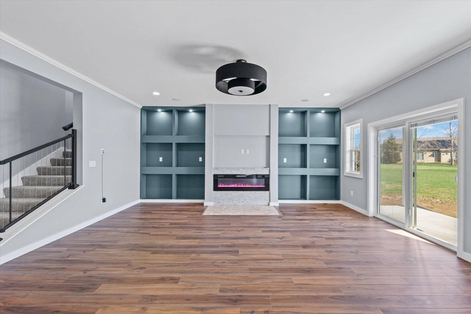 1306 Roberto RD, Mahomet, IL 61853